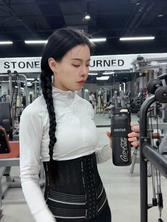 Customer using BIGCAR titanium water bottle at the gym